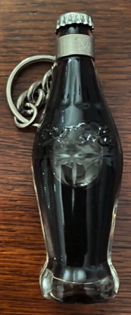 M06022-1 € 8,00 coca cola mini flesje tevens  sleutelhanger